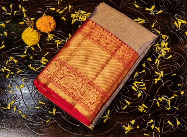 Antique Gold & Magenta Brocade (Lavender Meadow & Vermillion Kanchipuram Silk Saree.) Kanjeevaram Handloom Pattu Saree